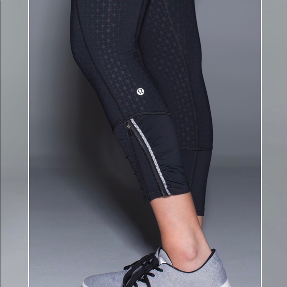 lululemon athletica Pants - Lululemon 🍋 Runday Crop Tri Geo Embossed Black